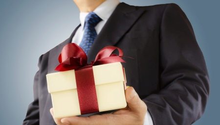 Listahan ng mga orihinal na regalo sa direktor mula sa koponan