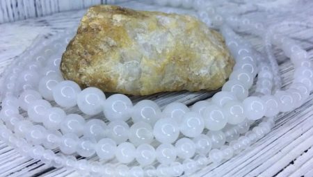 White quartz: properties, application at value of a stone