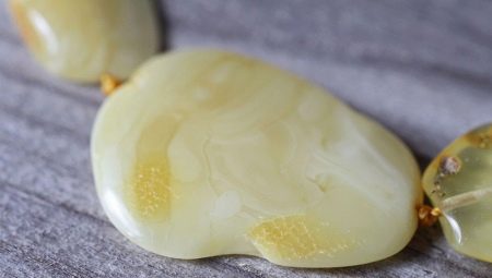 White amber: paglalarawan at mga katangian
