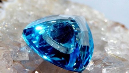 Blue Topaz: mga uri ng bato, mga katangian at lugar ng paggamit