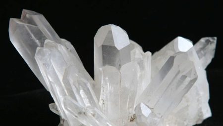 Rock crystal: mga katangian ng isang bato, ang mga uri at paggamit nito