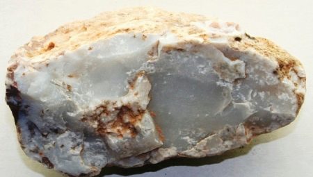Chalcedony: deposito, mga katangian, mga uri at mga application