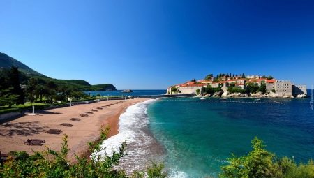 Ang mga resort sa Montenegro na may mga sandy beach