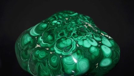 Malachite: mga katangian, kung ano ang hitsura nito, kung saan ito ay may mina at kanino ito nababagay?