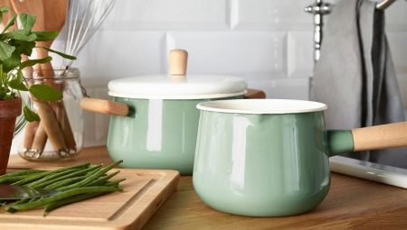 Features of pans with a thick bottom and their choice