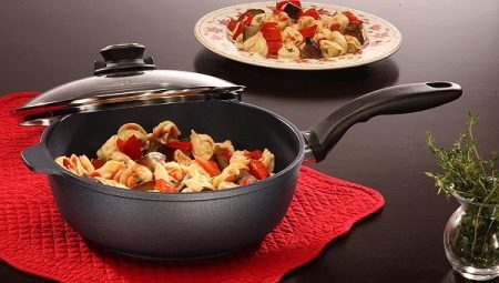 Stewpan: what do you need, how does it differ from the pan and how to choose?