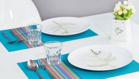 Coasters for plates: mga uri at pamantayan ng pagpili