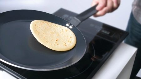 Pancake pans: ano ang mga at kung paano pumili ng mga ito?