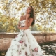 Kasal dresses na may mga bulaklak at floral print