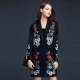 Coat na may burda