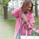 Ano ang maaari kong magsuot ng pink coat?