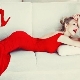 What color dress is better to choose under the red shoes?