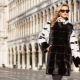 Tupi sa ilalim ng mink coat