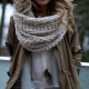 Paano itali ang isang niniting scarf?