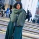 Ang mga niniting na scarves ng mga kababaihan