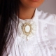 Brooches na may natural na mga bato
