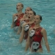 Swimsuits para sa naka-synchronize na swimming