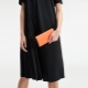 Babae ng wallet DKNY