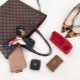 Mga checkered na bag