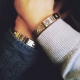 Pares ng mga bracelets