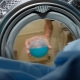 Paghuhugas ng mga lamad na damit sa isang washing machine