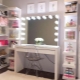 What to choose a mirror with light makeup?