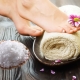 Salt baths para sa mga paa: ang mga benepisyo at pinsala, tip sa paghahanda at paggamit