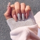 Beige Glitter Manicure: ang pinakamahusay na mga ideya at mga bagong disenyo