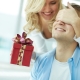 What to give her husband for 10 years from the date of the wedding?