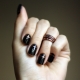 Disenyo at palamuti ng dark manicure