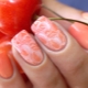 Coral manicure design: matagumpay na mga kumbinasyon at kagiliw-giliw na mga halimbawa
