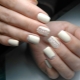 Mga kagiliw-giliw na pagpipilian na manicure na gatas