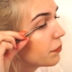 How to remove the extended eyelashes with oil?