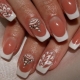 Magandang french manicure