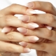 Banayad na manicure: visual effect at mga ideya ng panahon