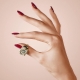Manicure ng alak: mga tampok ng kulay at mga diskarte sa disenyo