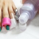 Paano mabilis na alisin ang gel polish mula sa mga kuko sa bahay?
