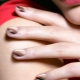 Mga Ideya beige manicure para sa maikling mga kuko