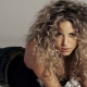 Features of dyeing curly hair