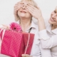How to make a surprise for mom?