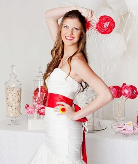 Mermaid Wedding Dress na may Red Bow