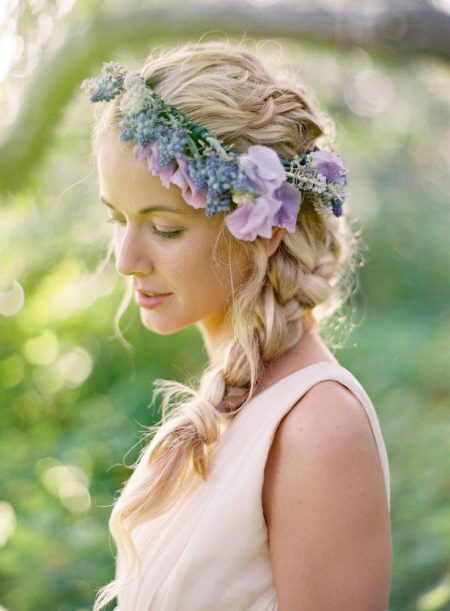 Hairstyle para sa bride - lavender kasal