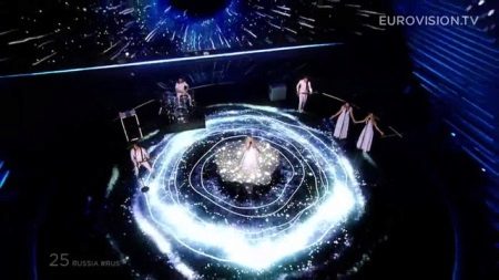 Polina Gagarina Eurovision 2015 na damit na may LEDs
