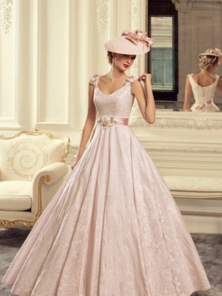 Vintage wedding dress mula kay Tatyana Kaplun