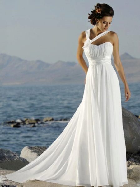 Empire wedding dress para sa beach ceremony