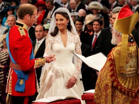 Kasalan ng kasuotan na si Kate Middleton na may pagsingit ng puntas