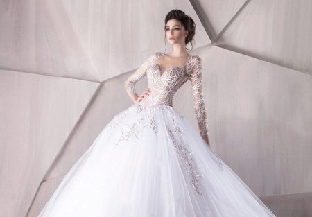 Kasal damit na may openwork sa sleeves