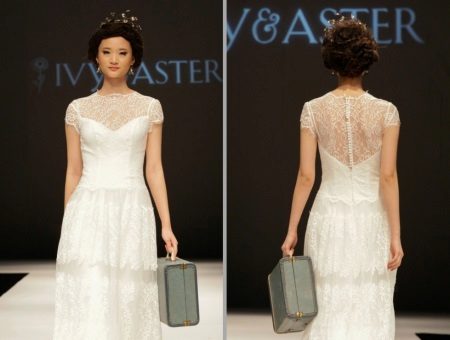 Rustic wedding dress ni Ivy & Aster