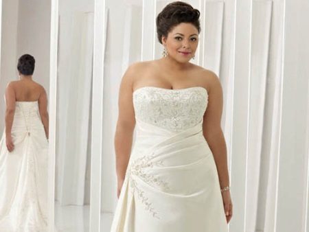 Dress with a corset for the full for the wedding