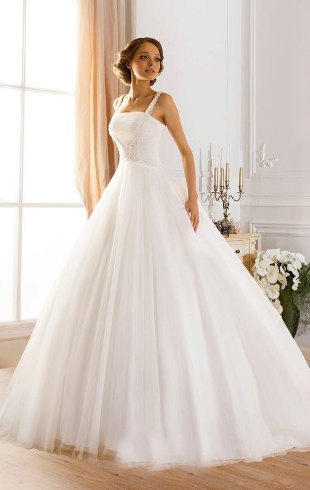 Napakaganda ng Wedding Dress sa pamamagitan ng Naviblue Bridal